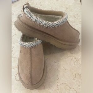 Cozy Tan Suede kids Uggs